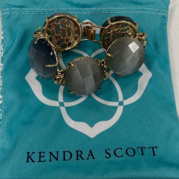 Kendra Scott Cassie bracelet in Slate cat's eye dyed glass and gold - Picture 2 of 8